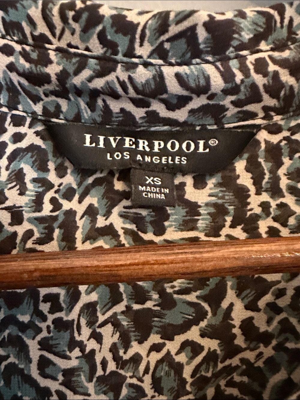 Liverpool Los Angeles XS Abstract Animal Print Button Front Blouse Teal Black - Picture 5 of 8